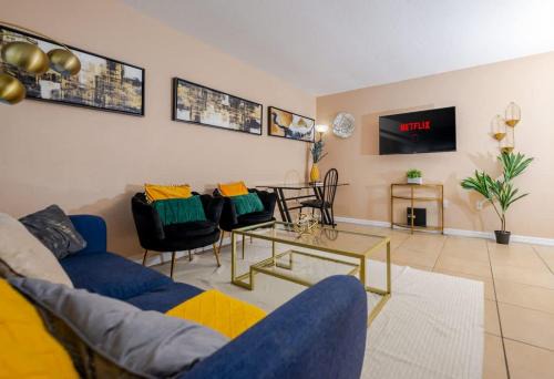 Arlington Park Apartment | Artsy Getaway with Vibrant Design Flair
