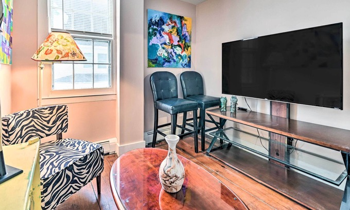 Oxford Apartment | Artsy Oxford Apartment: Walk to Farmers Market!