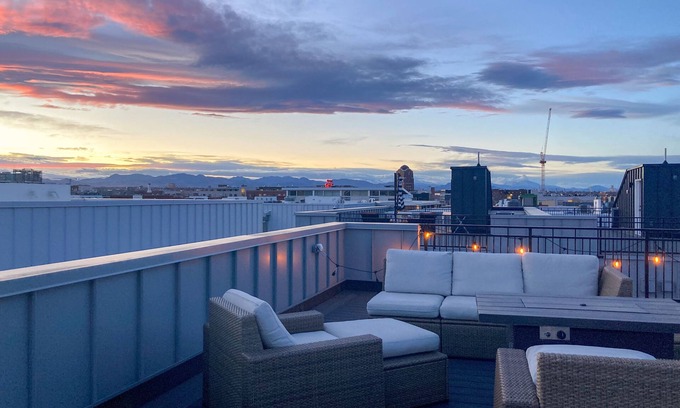 Five Points House | Artsy Private Rm w/amazing Rooftop views in Rino