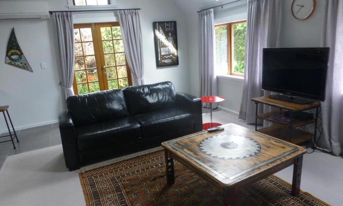 Eketahuna Apartment | Arty Place