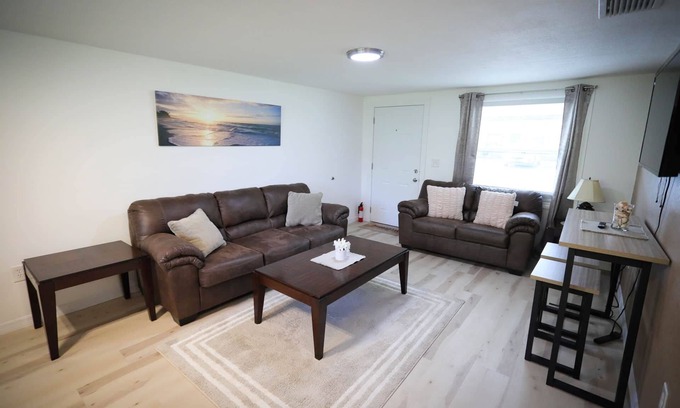 Englewood Apartment | Aruba Room Manasota Delux Villas