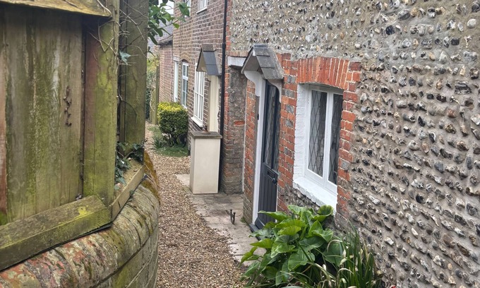 Arundel Cottage | Arundel Cottage Retreat