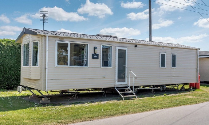 Bognor Regis House | Arundel Plus Caravan