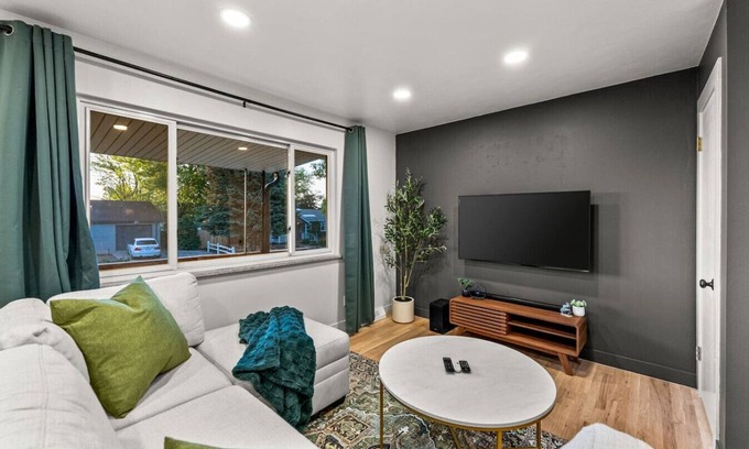 Scenic Heights House | Arvada Hotspot | Modern Vibes | Sauna & Games