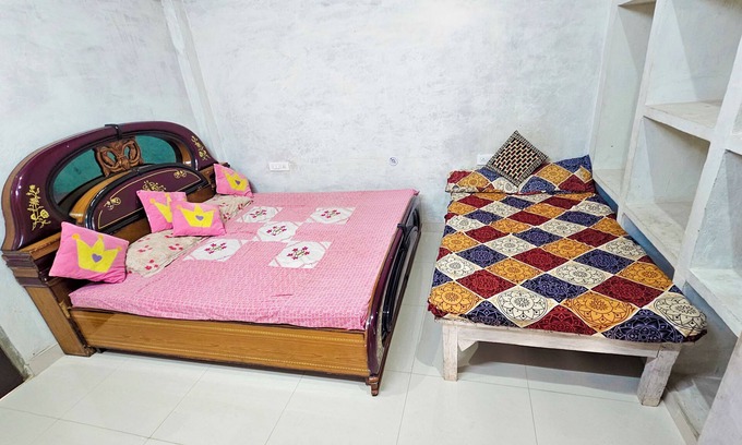 Mathura Bed & Breakfast | Arya Sadan Homestay
