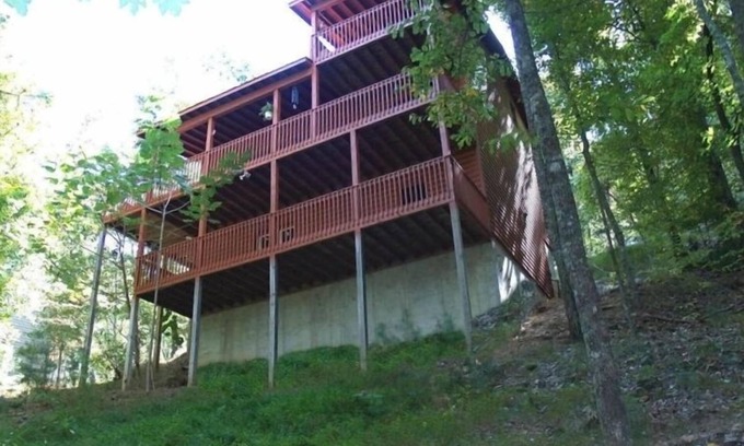 Walnut Mountain Cabin | AS SEEN ON HGTV LOG CABIN LIVING USD150.00 GAME ROOM