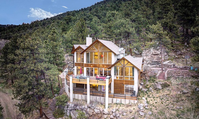 Boulder House | As Seen On TV: Boulder Mountain Retreat - 6 Bedroom, Walkable to Pearl, 2 acres