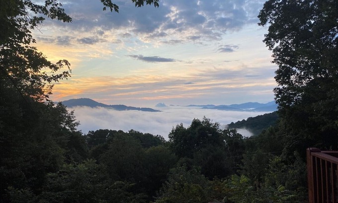 Waynesville Cabin | Ascendere - Amazing mountain views, 3 bedroom, 2 bath, central heat/AC, private.