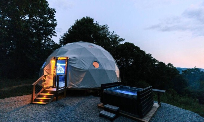 Fairview House | Asheville Luxury Glamping Dome, Mountain View, and Hot Tub!