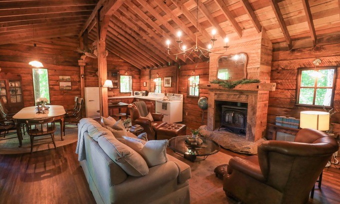 Leicester House | Asheville Mountain Cabin - SuperHost