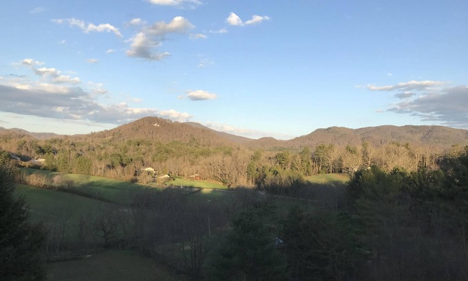 Fairview Apartment | Asheville's Rural Masterpiece, Private, Mountain Views Pet Friendly