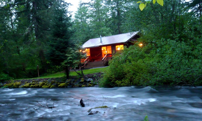 Paradise Estates Cabin | Ashford Cabin with Hot Tub & Big Creek Views!