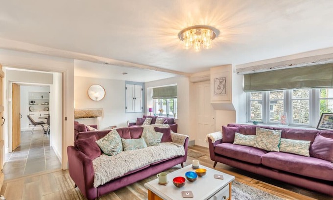 High Newton House | Ashwood - Three Bedroom House, Sleeps 6
