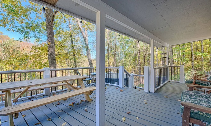 Waynesville House | ASK ABOUT NOV DISCOUNTS! Enjoy the Peaceful Setting at "Rustic Charm" w/hot tub