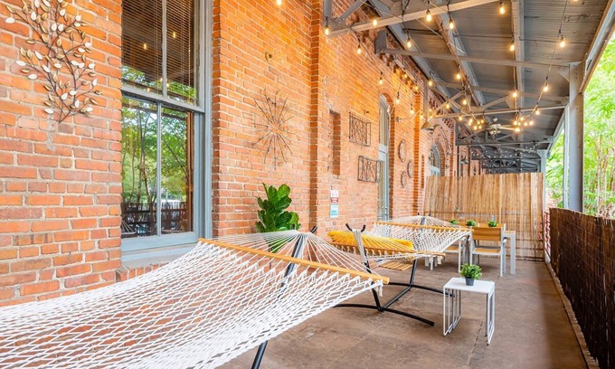 Downtown Apartment | ASK FOR Discount-2br With Large Patio Hammocks