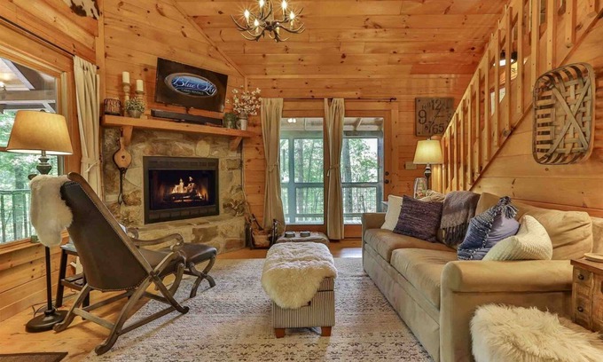 Cherry Log Cabin | Aska Retreat | Blue Ridge, GA