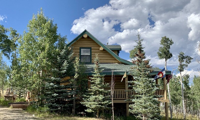 Michigan Hill Cabin | Aspen Sunset Log Cabin - surrounded by aspen trees & gorgeous views
