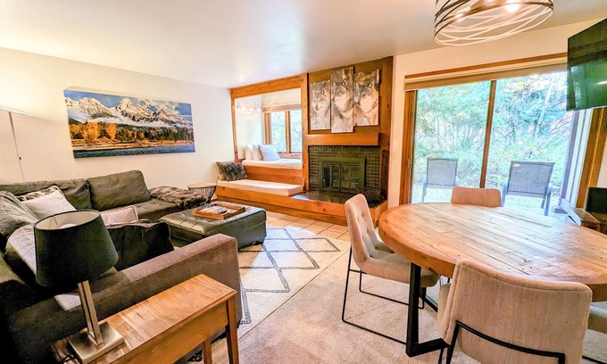 Moose Wilson Road Condo | Aspens-Beautiful mountain condo in great location!