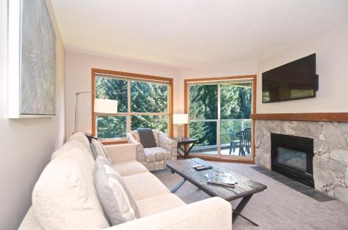 Upper Village Apartment | Aspens on the Mountain Ski In Out