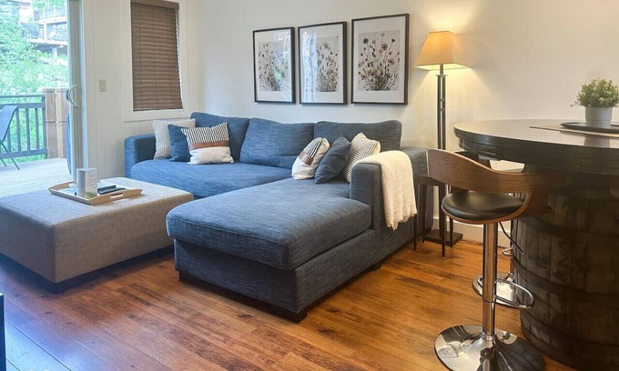 Golden Apartment | Aspens Retreat - 1BR w/Hot Tub
