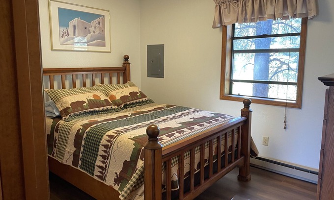 Angel Fire Condo | Assigned Parking Top Floor & 2 easy blocks to slopes