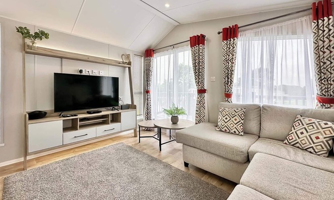 Cross Inn House | Astoria Caravan Decking