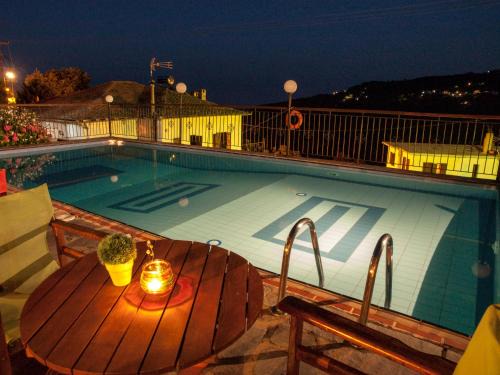 Makrirrakhi Hotel | Astromeria