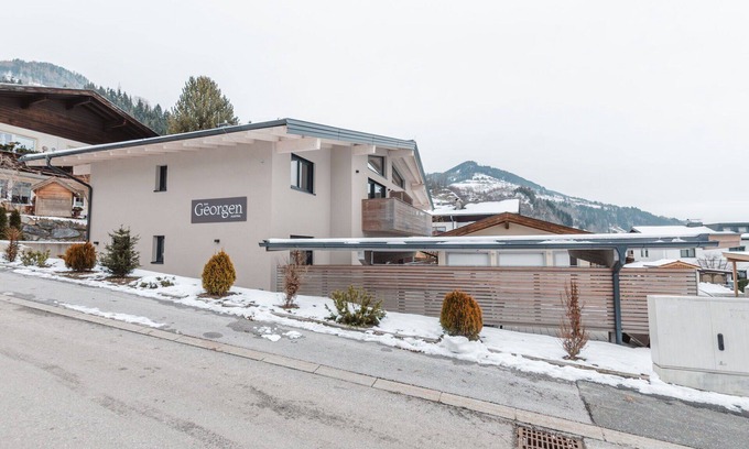 Gries Apartment | Lovely apartment for 8 people with WIFI, TV, terrace and pets allowed