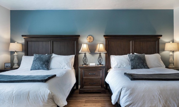 Bigfork Condo | At Flathead lake, 2 queens w/kitchenette - Marina Cay Huckleberry Suite