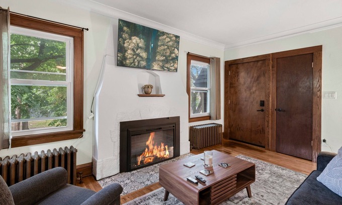 Prospect Park Apartment | At Home Feel Apt Close to University and Tram Stop, Garage and Patio incl