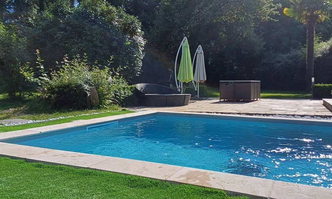 Saint-Sebastien-sur-Loire Ski Chalet | At the edge of the wood