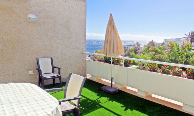 Poris de Abona Apartment | At the beach, comfortable, stylish and sunny vacation rental home