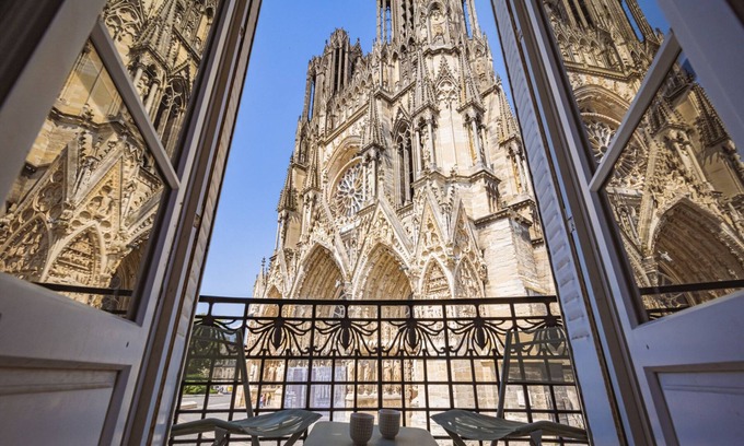 Reims City Centre Apartment | At the foot of the Cathedral vuemagique