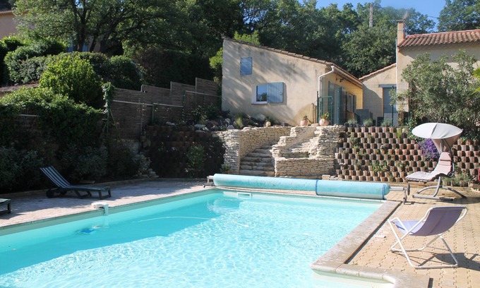 Robion House | AT THE FOOT OF THE LUBERON, LARGE SWIMMING POOL, SUPERBLY EQUIPPED,