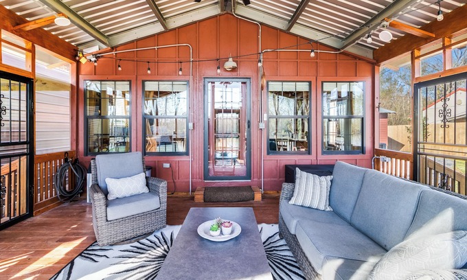 Atchafalaya Cottage | Atchafalaya River Cabin Sleeps 7