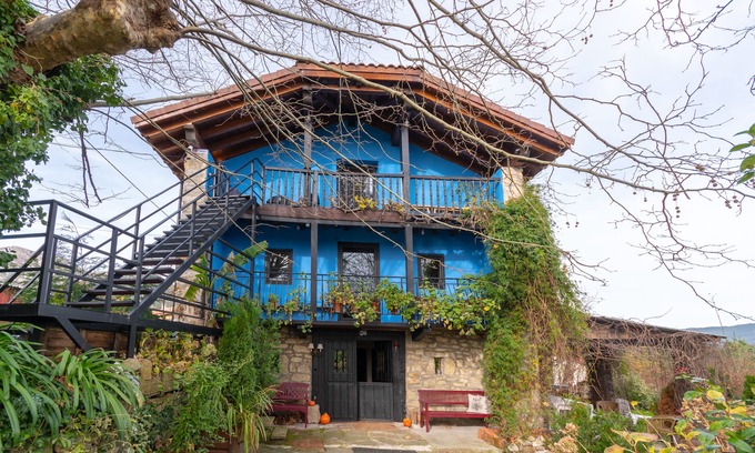 Trucios-Turtzioz House | ATERPEA space in AMALOKA HOLIDAY HOME, Garden, Barbecue, Swimming pool, 12 guests.