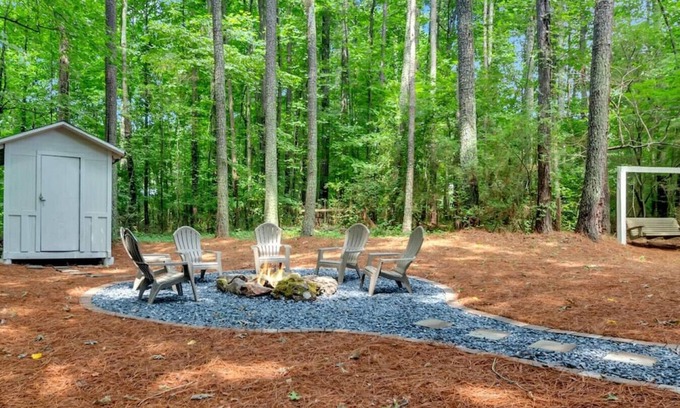 Acworth House | ATH - Cherokee County Privacy - 1+ acre and pet friendly