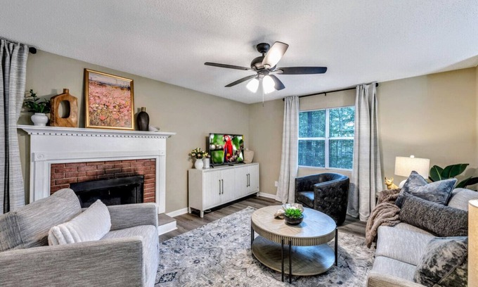 Acworth House | ATH - Comfortable 4BR Home for Extended Stay (rem)