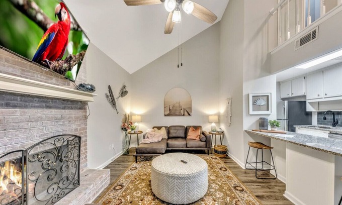 Marietta House | ATH -Marietta -2BR -Sleeps 6 -Pets -Fenced (twin)