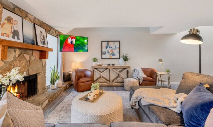 Marietta House | ATH - Sleeps 4 - 2 Beds - Pet friendly - Pam