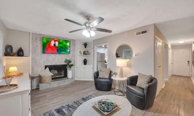 Smyrna House | ATH - Sleeps 4 - 2 Beds - Pet friendly - CC1