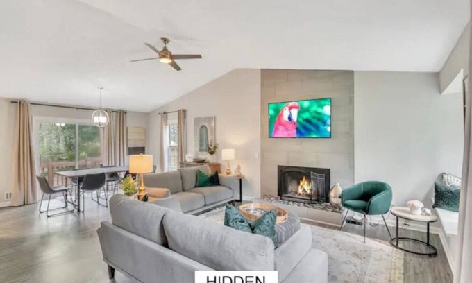 Woodstock House | ATH - Sleeps 6 - 3 Beds - Pet friendly - Hidden