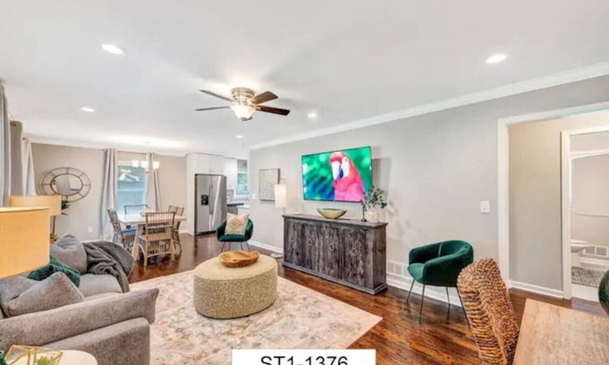 Fair Oaks House | ATH - Sleeps 6 - 3 Beds - Pet Friendly - 1376 (ST1)