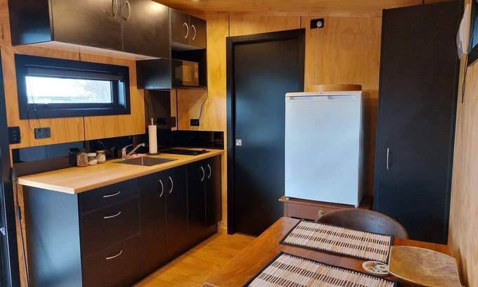 Athenree Apartment | Athenree Haven: Peaceful new studio on nature's doorstep!