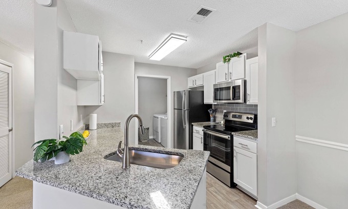 Athens Apartment | Athens Haven. Gated, pool, gym, near UGA!