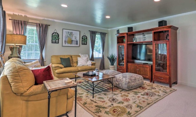 Cliftondale House | Atlanta Area Cottage with Grill and Huge Yard!