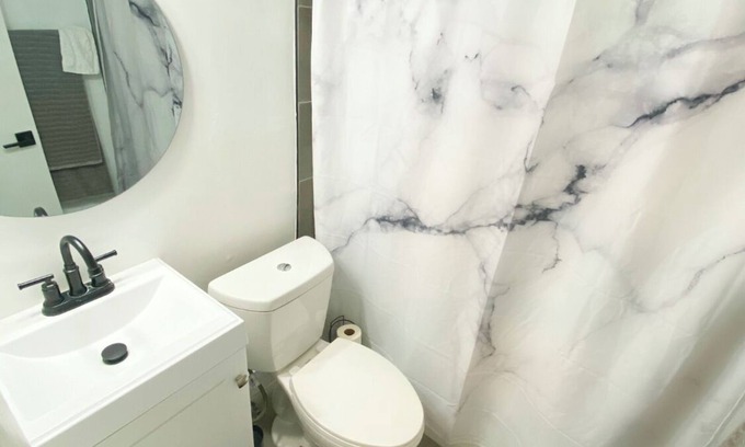 East Side Apartment | Atlanta palm getaway