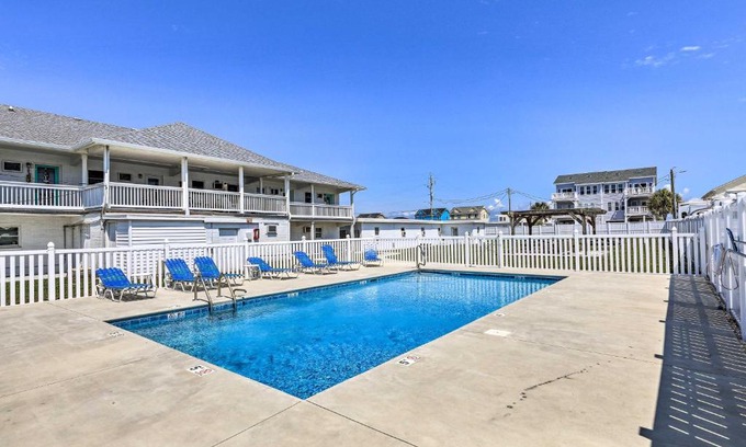 Atlantic Beach Apartment | Atlantic Beach Studio with Community Pool!