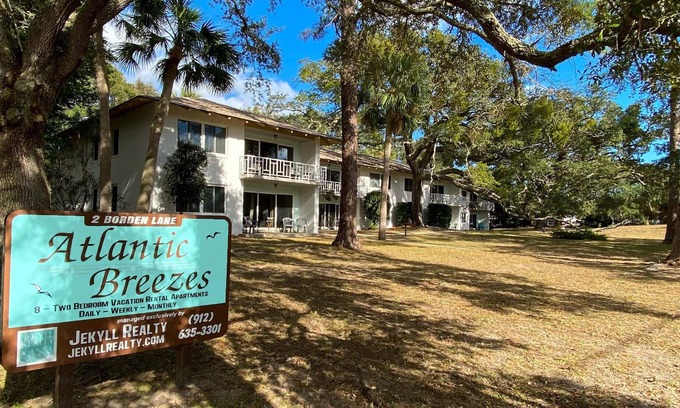 Jekyll Island Apartment | ATLANTIC BREEZE #1 2 bedrooms, 2 bathrooms