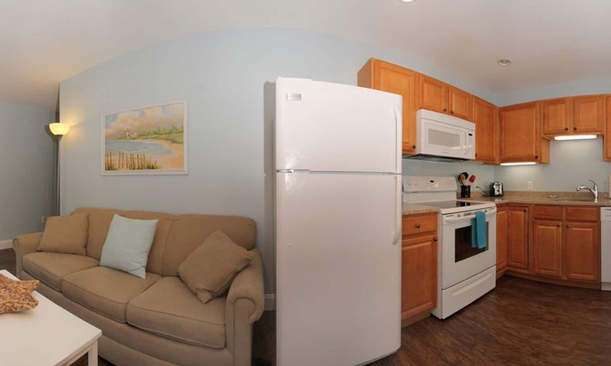 Old Orchard Beach Condo | Atlantic Ocean Suites - Sand Piper Suite 9